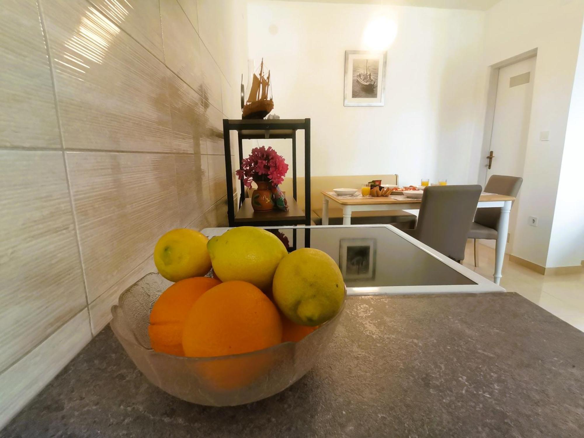 Charming Traditional Townhouse - Holiday Home Kata Jezera Eksteriør bilde